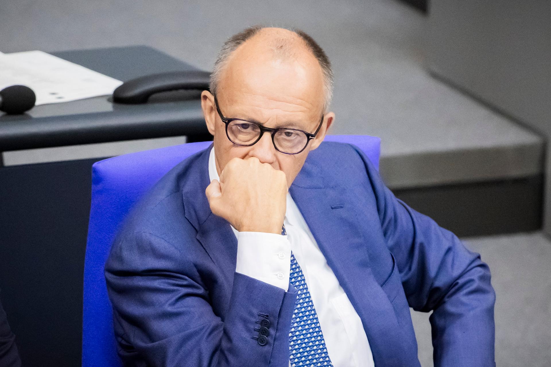 Po volilnih porazih vse več pritiska na kanclerja Merza