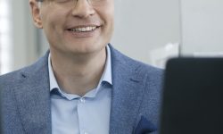 V Faktorju o žrtvah prekupčevalcev z elektriko in prazničnih željah